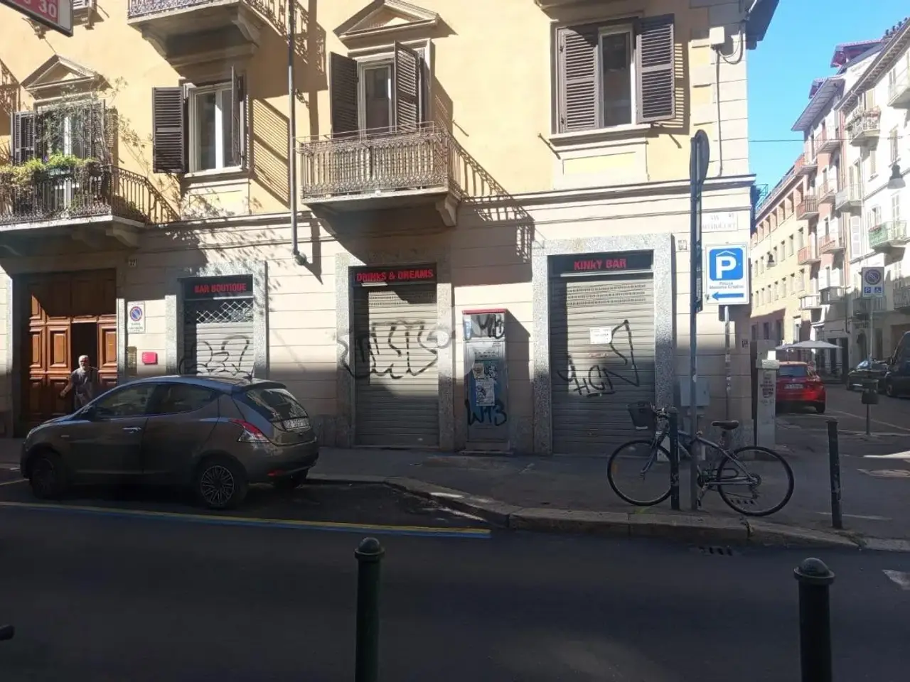 Negozio in Via Claudio Luigi Berthollet 37, Torino, {3} - Foto 1