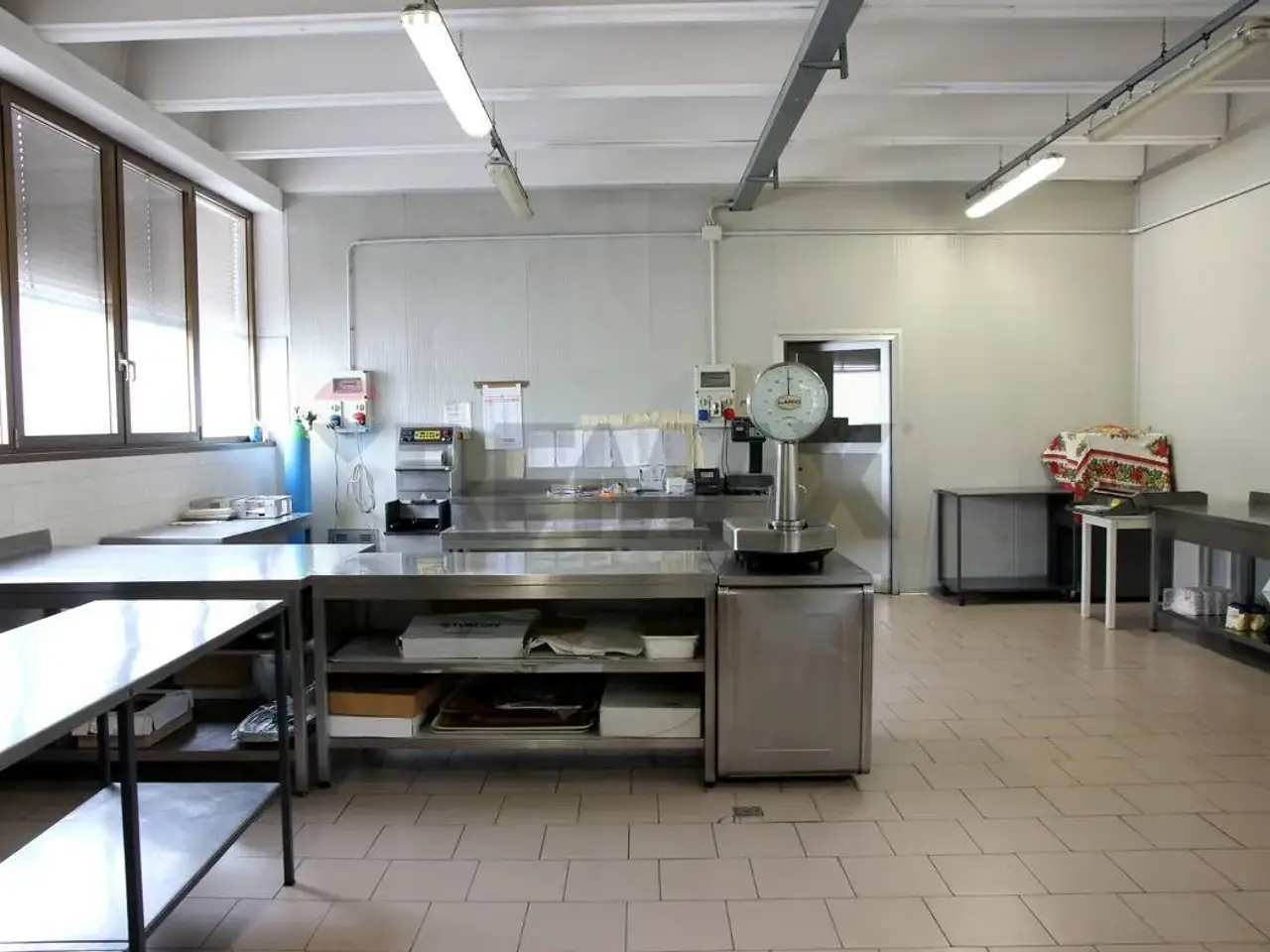 Esercizio commerciale in Via Risorgimento 14, Lurago Marinone, {3} - Foto 1