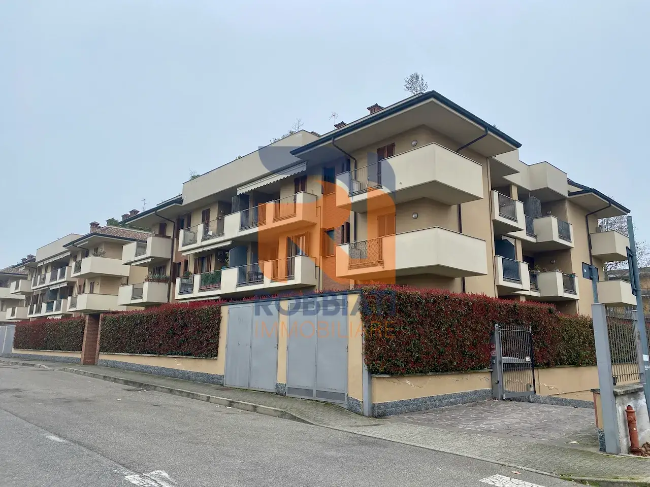 Parcheggio chiuso in Via Moggi Aldo 5, Pavia, {3} - Foto 1