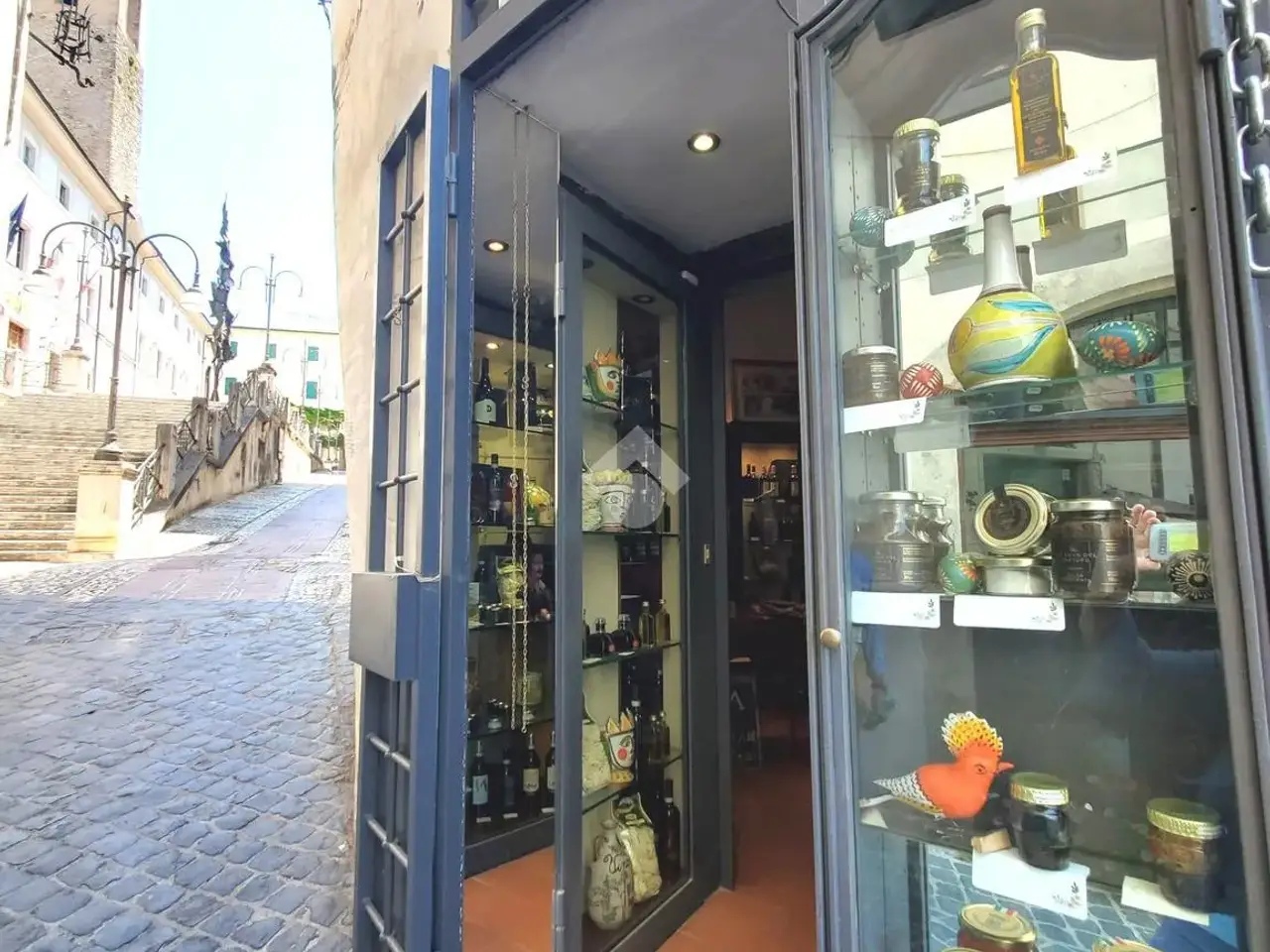 Negozio in Piazza Piazza del Mercato 19, Spoleto, {3} - Foto 2