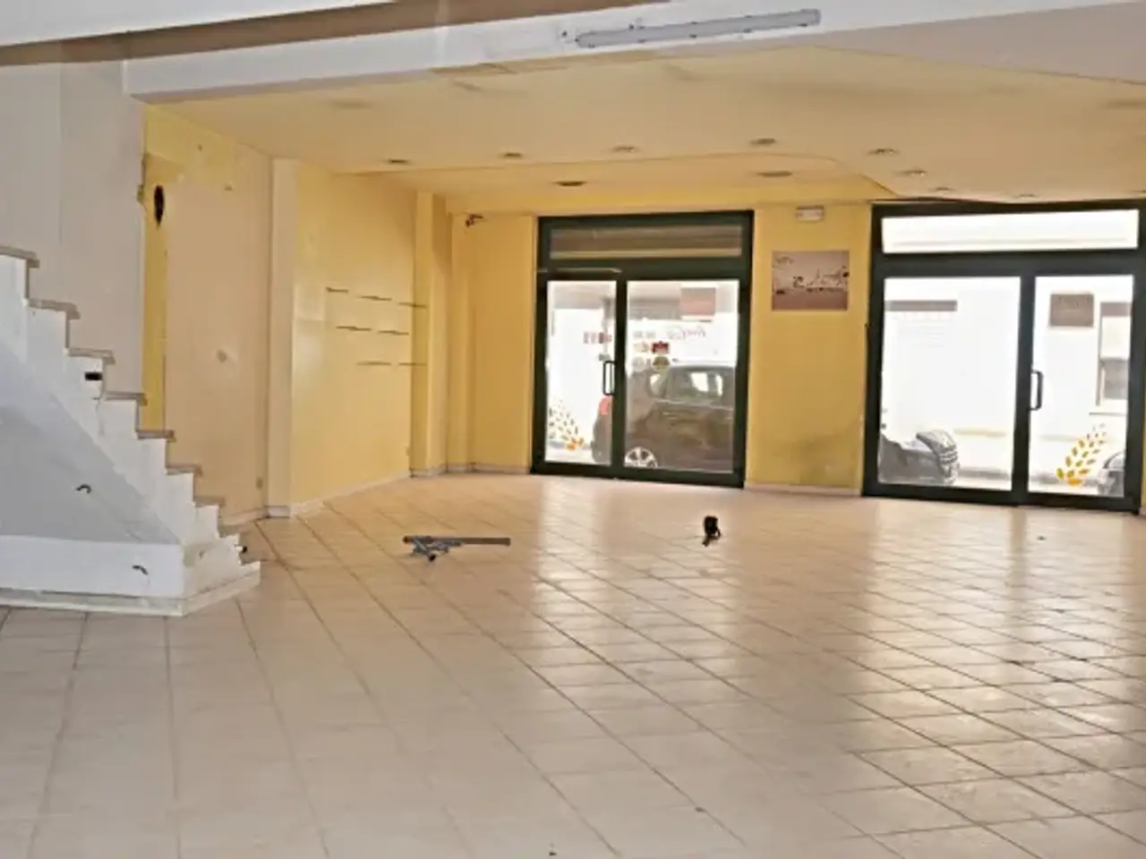 Negozio in Via Carlo Poerio, Castellana Grotte, {3} - Foto 1
