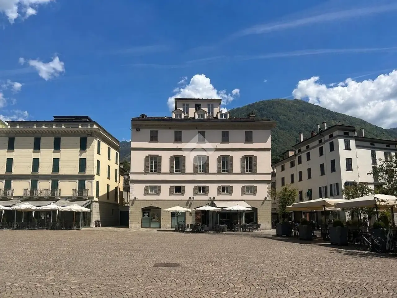 Ufficio in Piazza Garibaldi Giuseppe, Sondrio, {3} - Foto 1