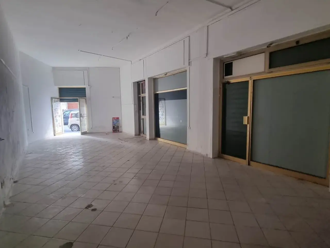 Esercizio commerciale in , Livorno, {3} - Foto 2