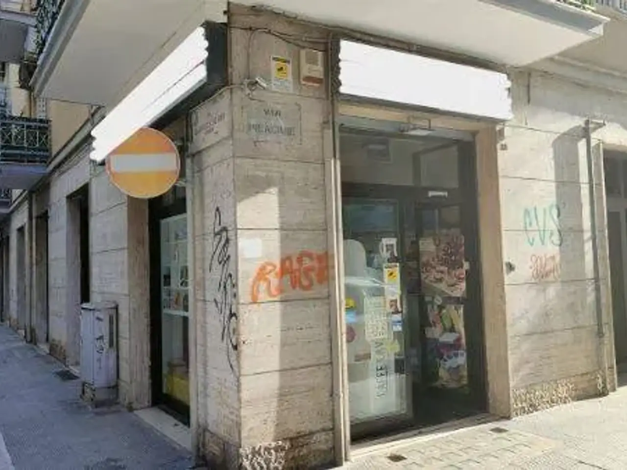 Negozio in Via Carlo Pisacane 38, Bari, {3} - Foto 2