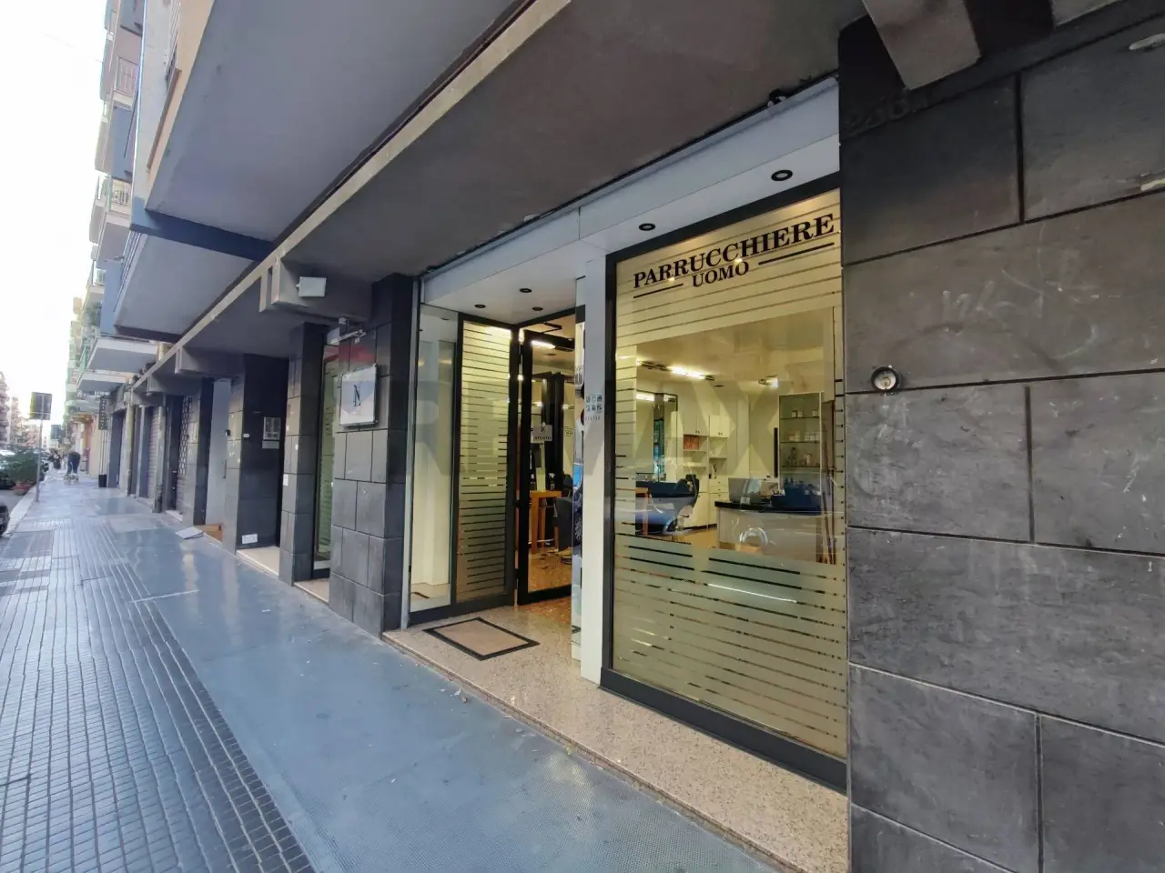 Negozio in Via Principe Amedeo 236, Bari, {3} - Foto 2