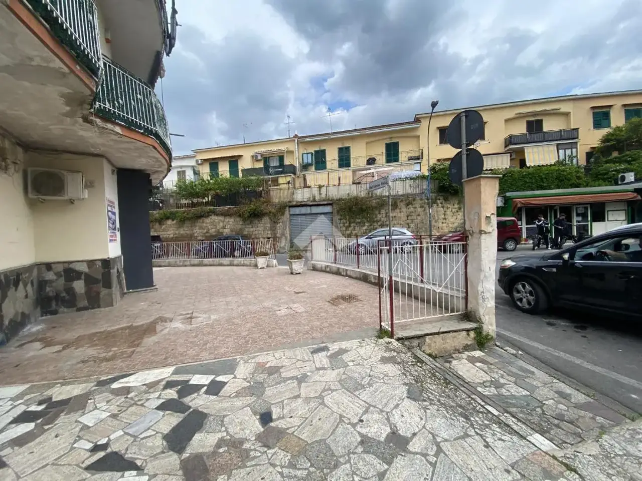 Negozio in Via Sotto Il Monte 47, Pozzuoli, {3} - Foto 1