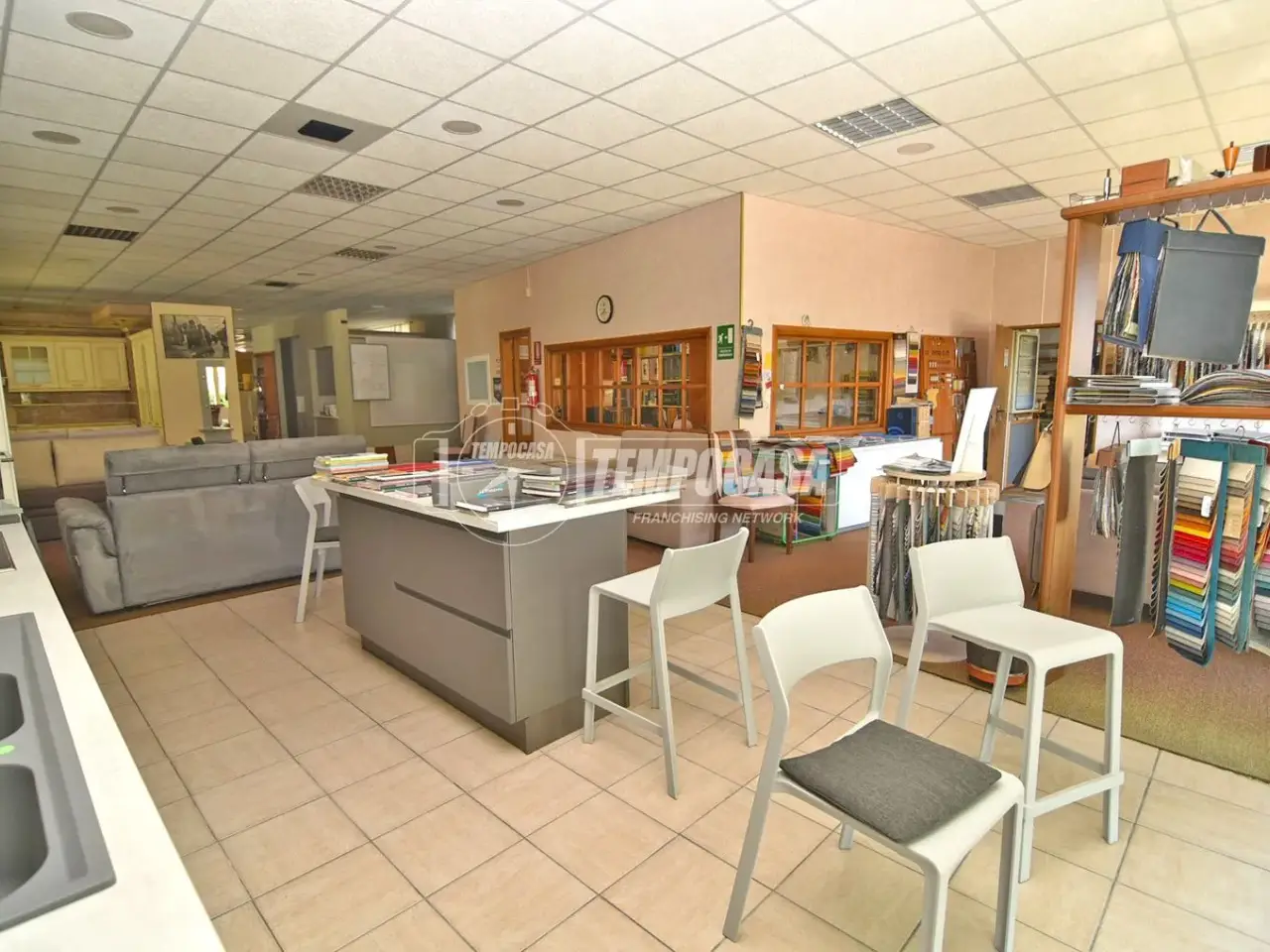 Palazzina commerciale in , Brandizzo, {3} - Foto 1