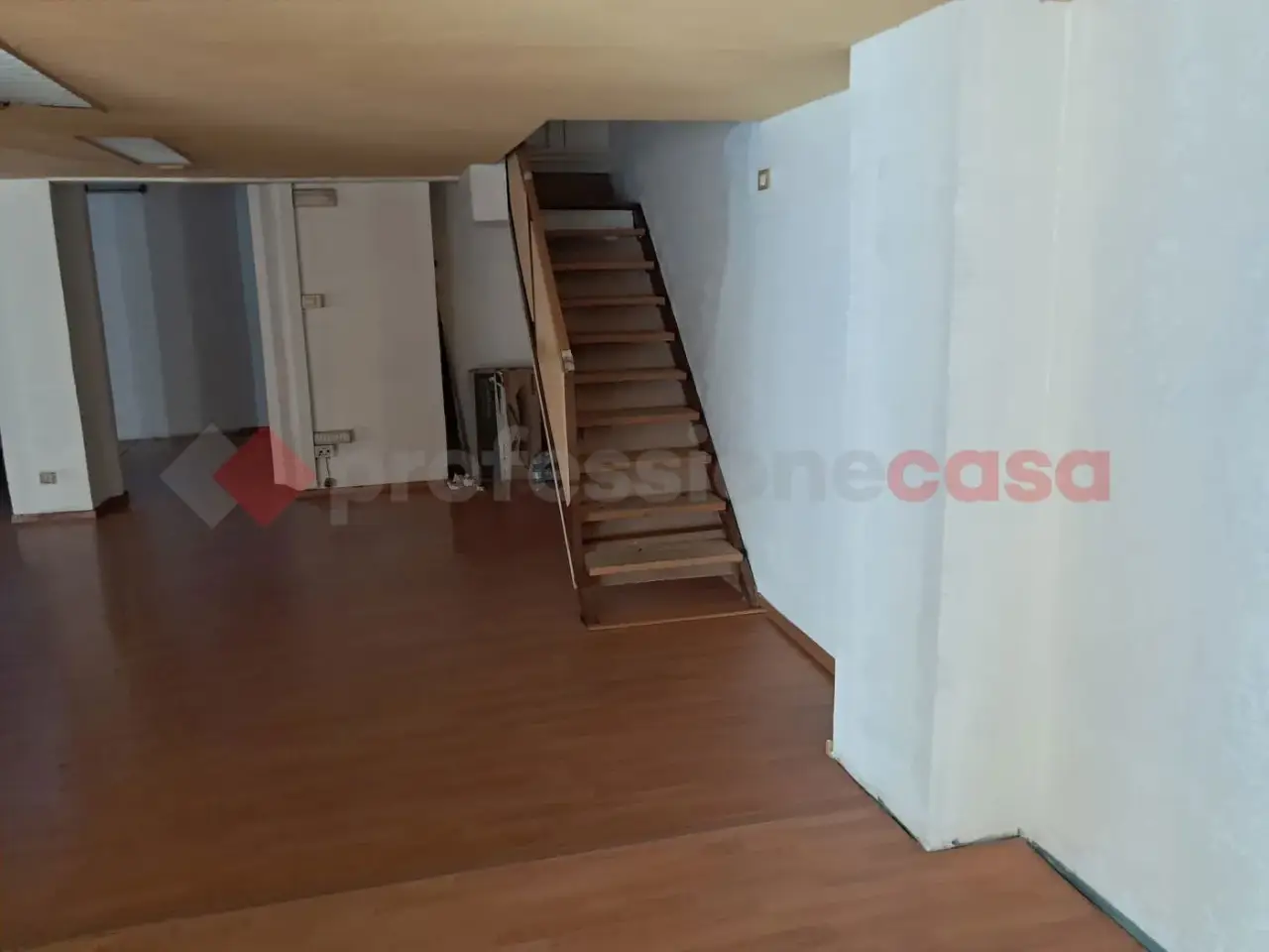 Negozio in Via San Francesco da Paola  49/C, Reggio di Calabria, {3} - Foto 2