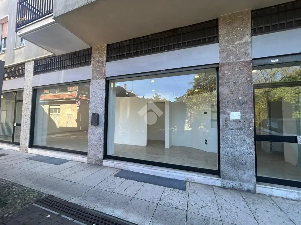 Negozio in Via Vertua a. 3, Nova Milanese, {3} - Foto 1