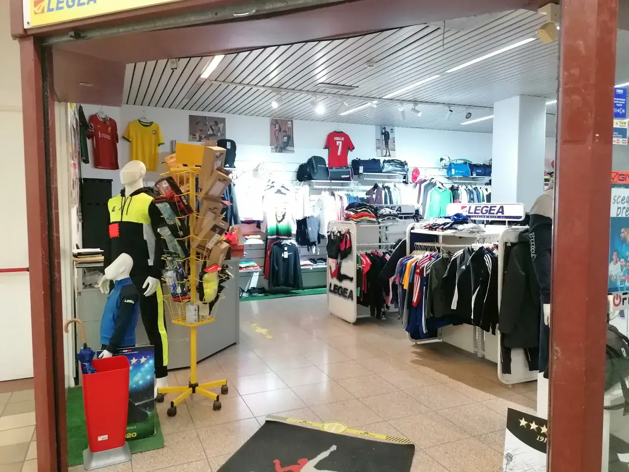 Abbigliamento in Via Dante Alighieri, Mira, {3} - Foto 1