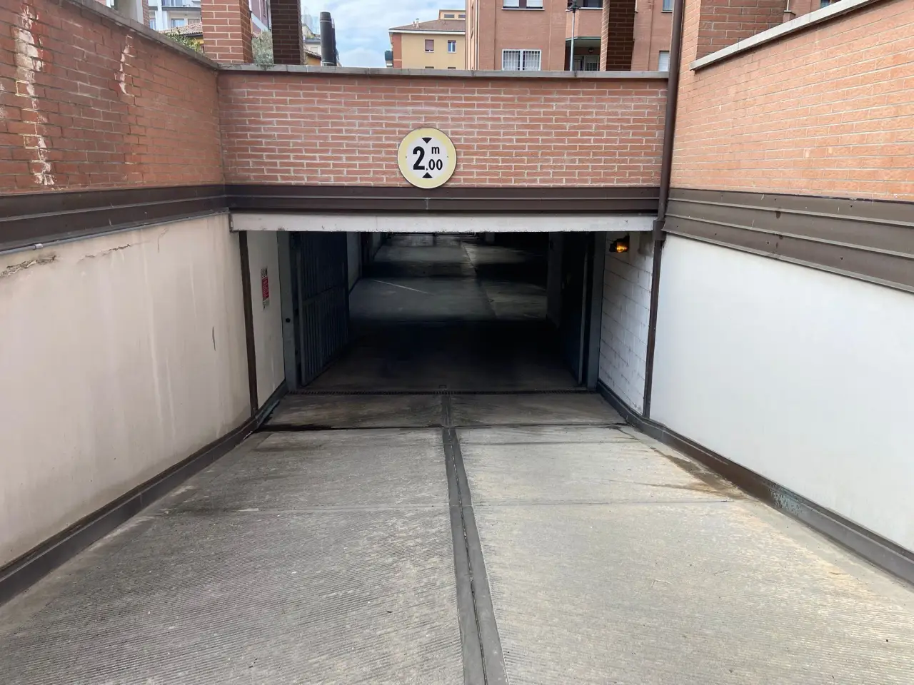 Parcheggio chiuso in Via Cleto Tomba 9, Bologna, {3} - Foto 2