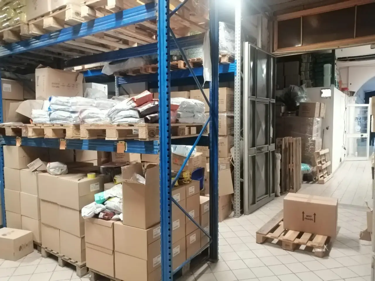 Negozio in Corso Europa 28, Melito Di Napoli, {3} - Foto 2