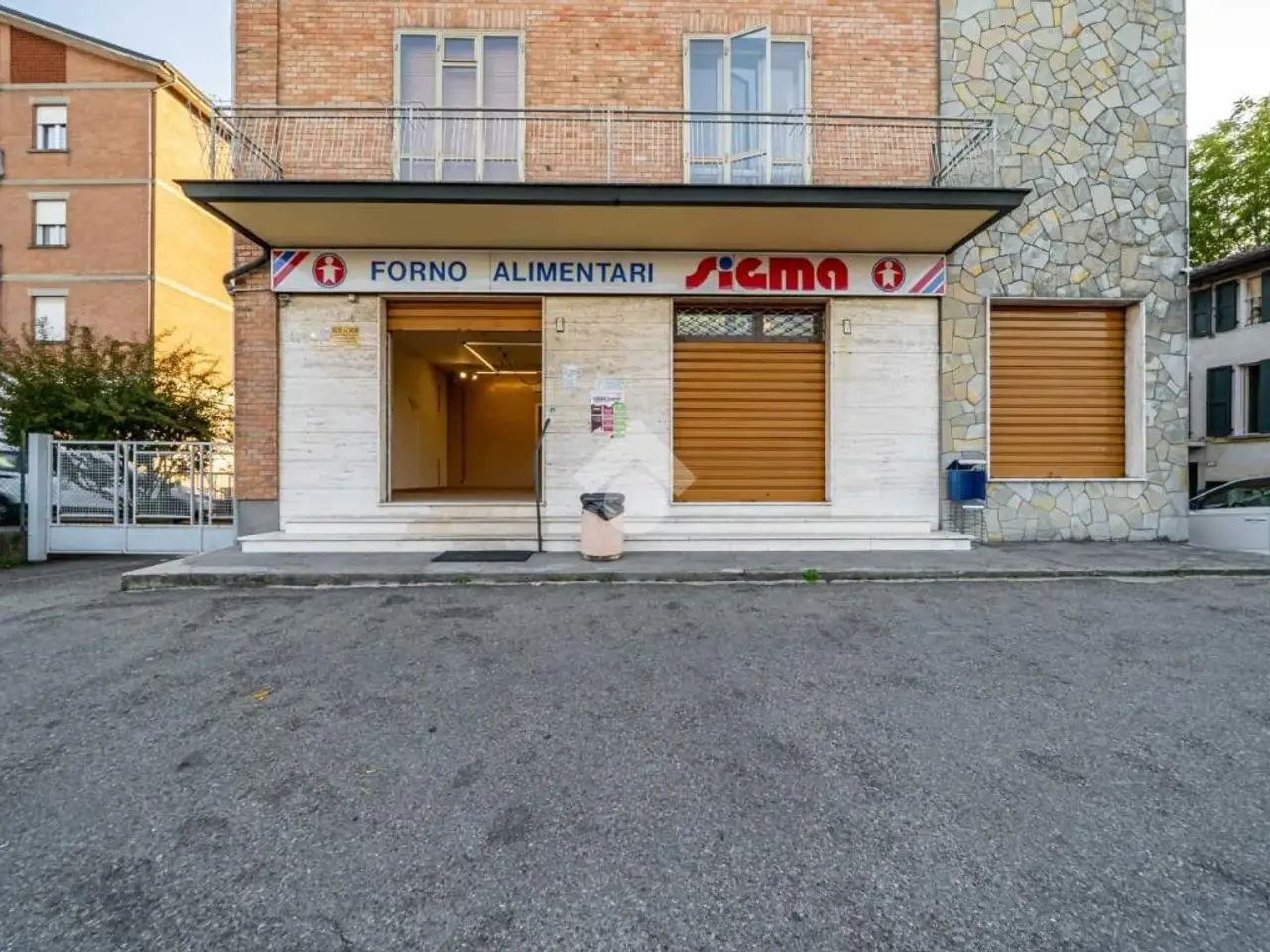 Palazzina commerciale in Fratelli Cervi Fratelli Cervi 186, Reggio Emilia, {3} - Foto 1