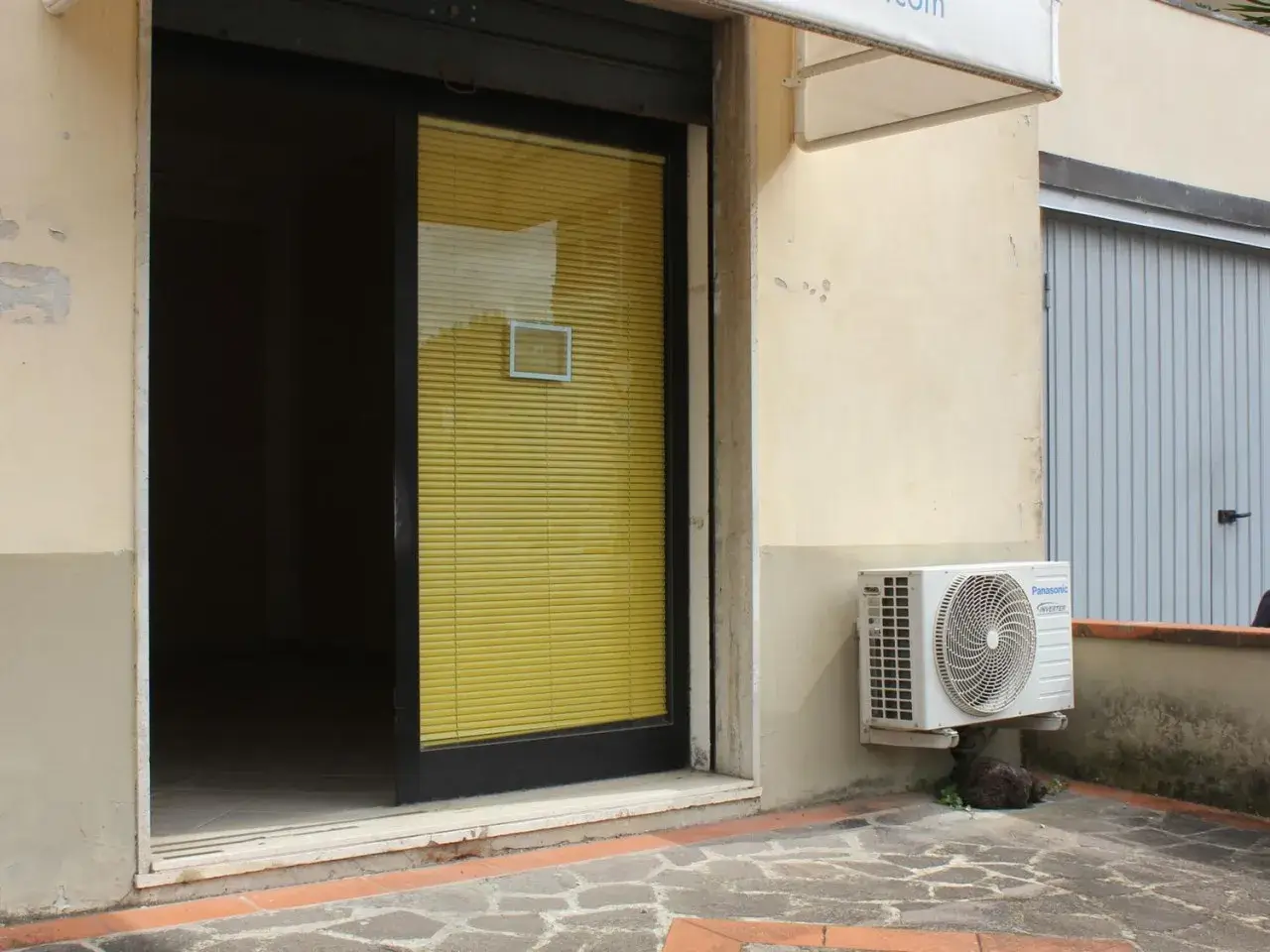 Negozio in Via delle Olimpiadi, N. 4, Pistoia, {3} - Foto 1