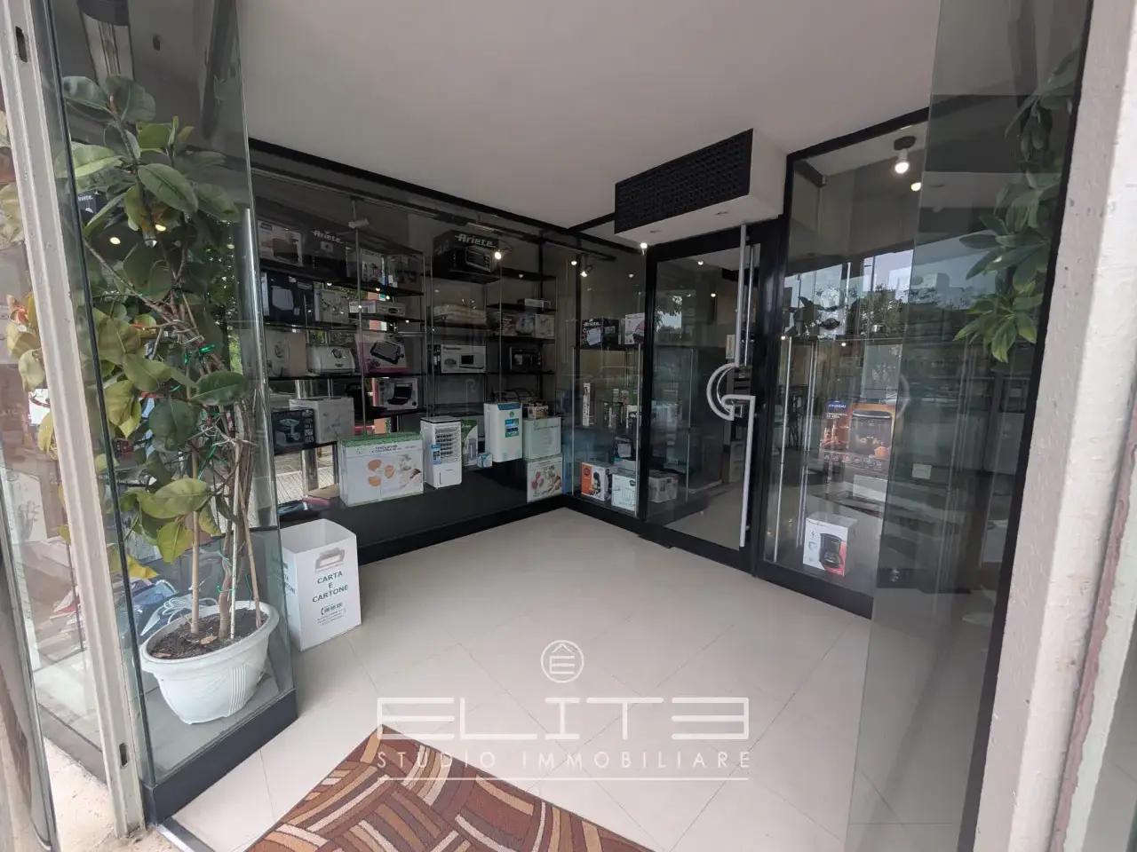 Negozio in Via Tenna 18, Ancona, {3} - Foto 1