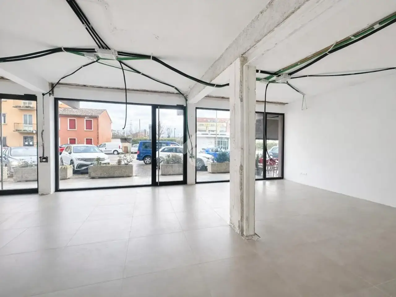 Negozio in Via Borgo Padova 55, Castelfranco Veneto, {3} - Foto 2
