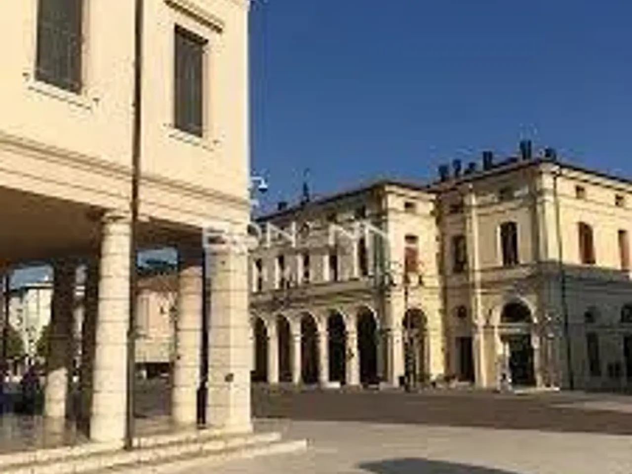 Negozio in Corso Mazzini 105/a, Montebelluna, {3} - Foto 1