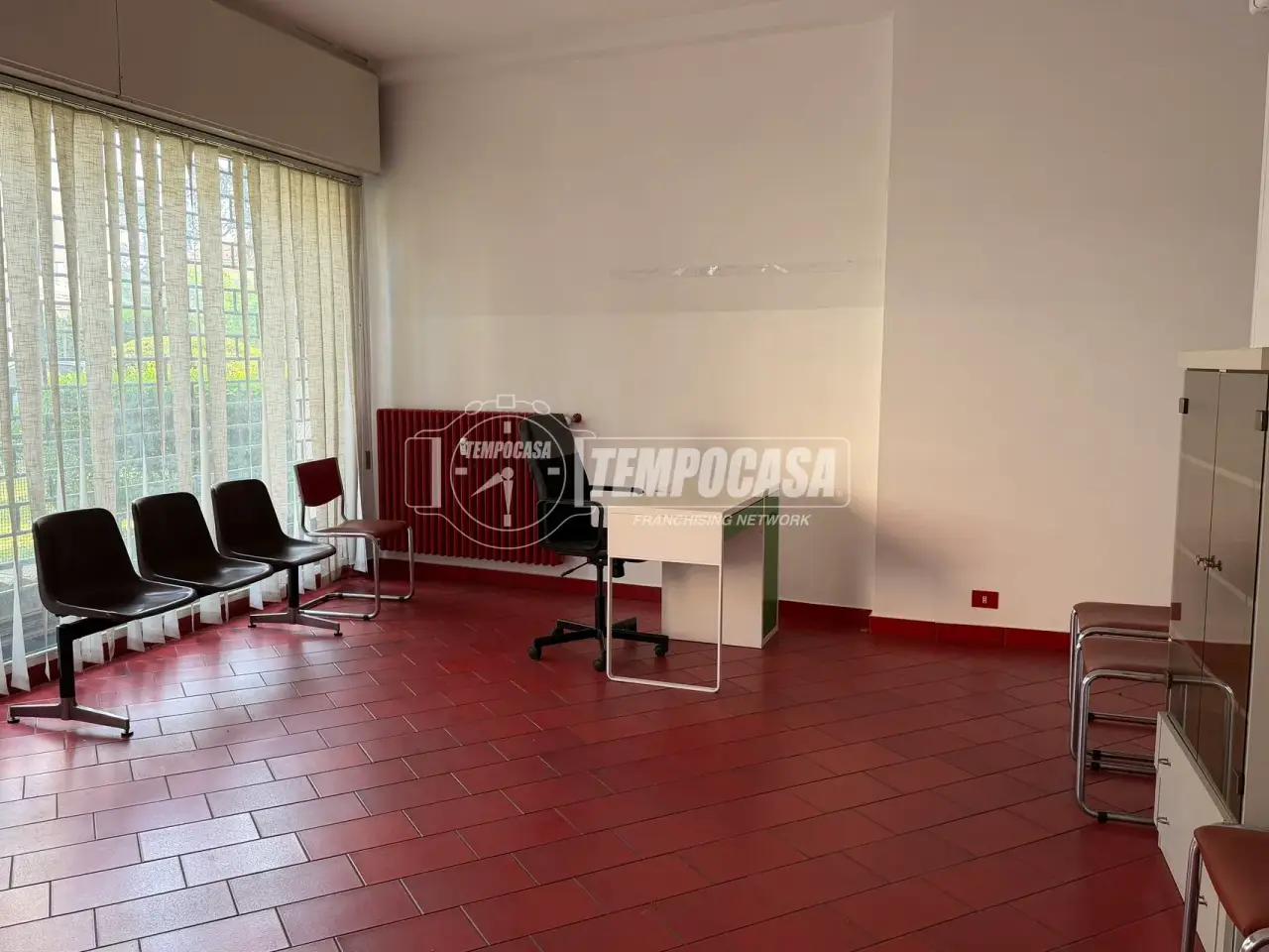 Negozio in Via Giovanni Pascoli 13, Merate, {3} - Foto 1