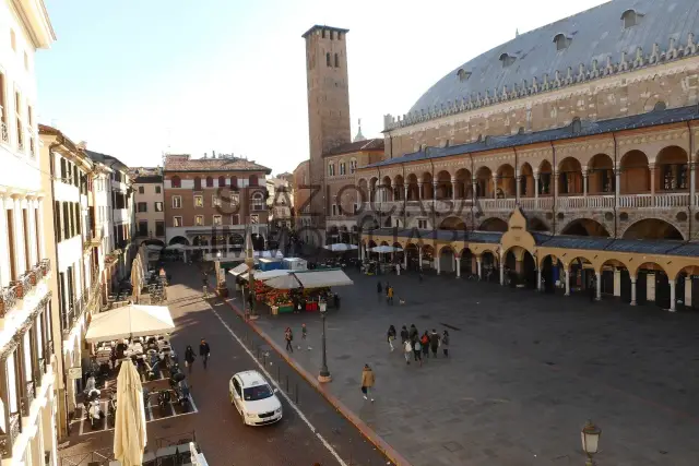 Shop in Piazza delle Erbe, Padova - Photo 1