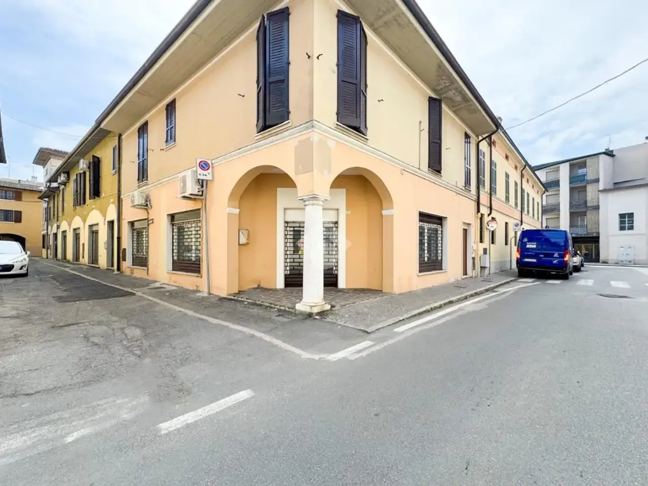 Negozio in Via Piave 17, Ghedi, {3} - Foto 1