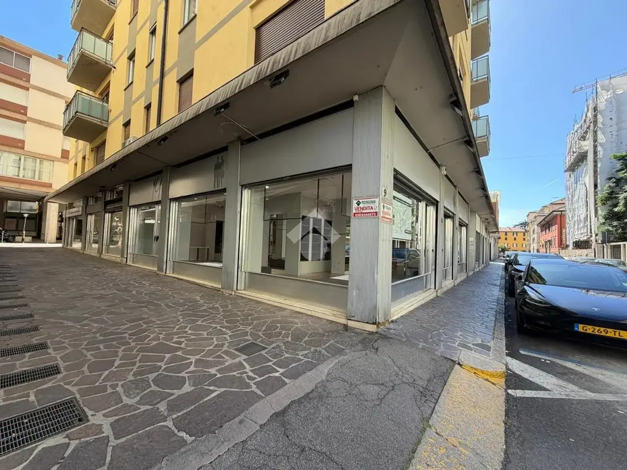 Negozio in Via Antonio Ghislanzoni 11, Bergamo, {3} - Foto 1