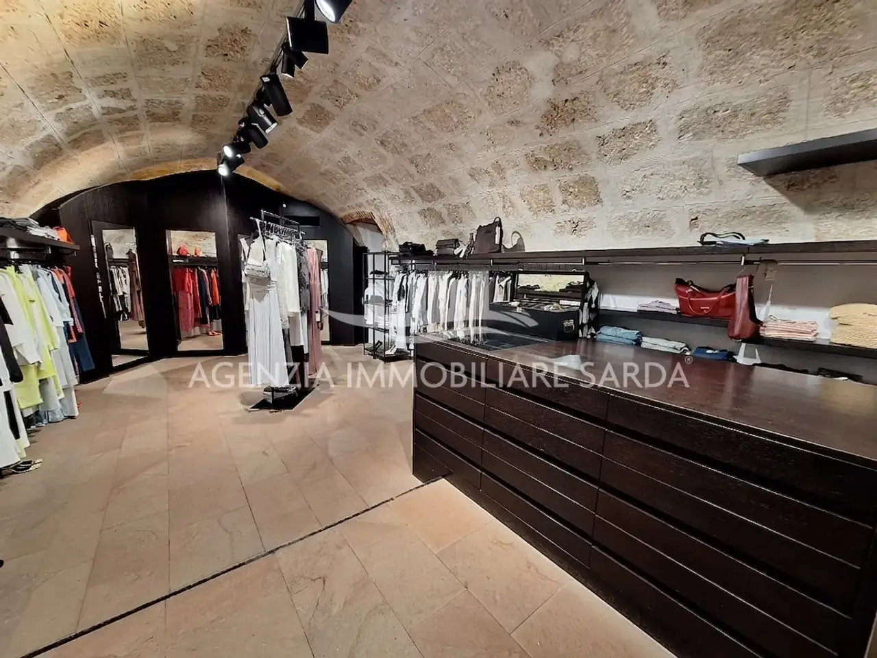 Abbigliamento in , Alghero, {3} - Foto 1