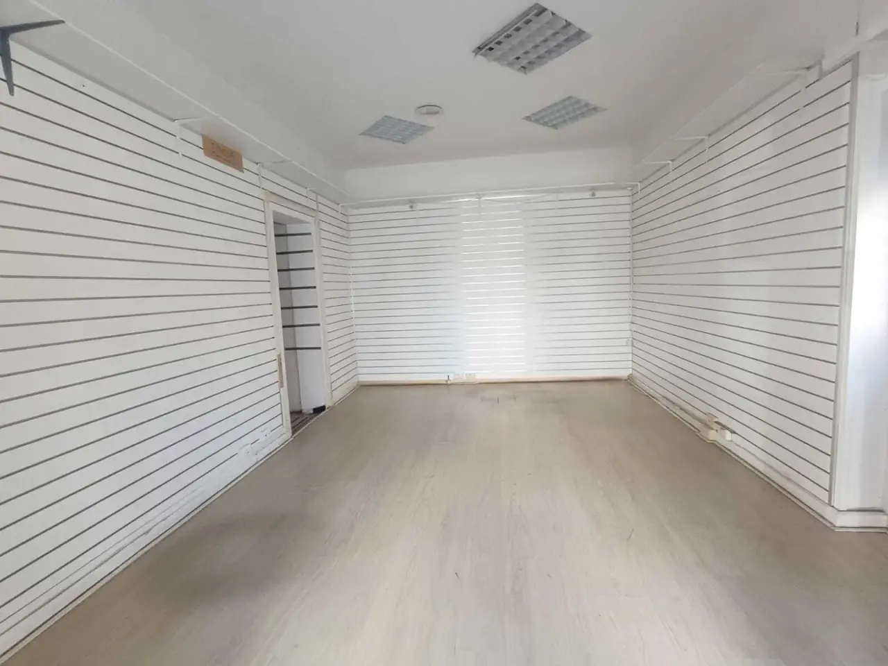 Negozio in Via dei Lauri 128, Aprilia, {3} - Foto 2