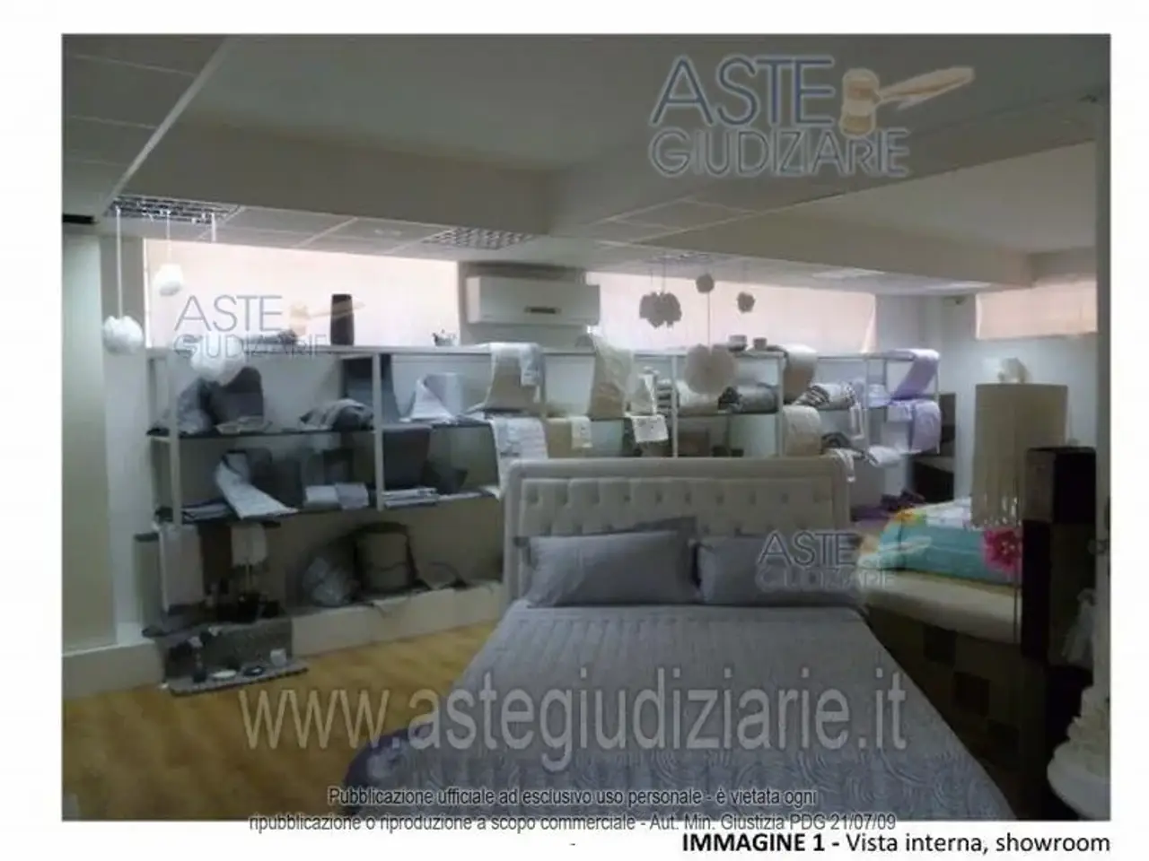 Magazzino in Via Caduti di Via Fani 16 16, Altamura, {3} - Foto 1