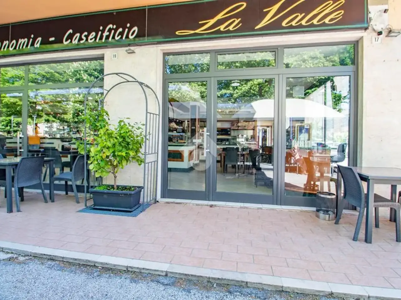 Negozio in Viale Maraini 17, Rieti, {3} - Foto 1
