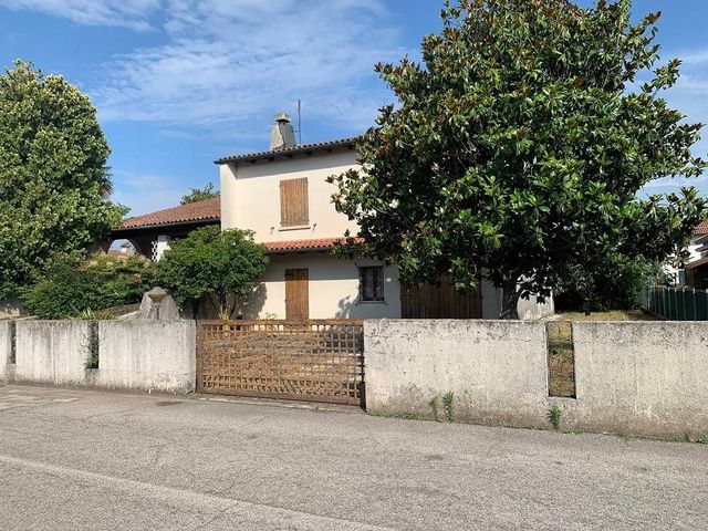 Villa in Via delle Alpi 24, Istrana - Foto 1