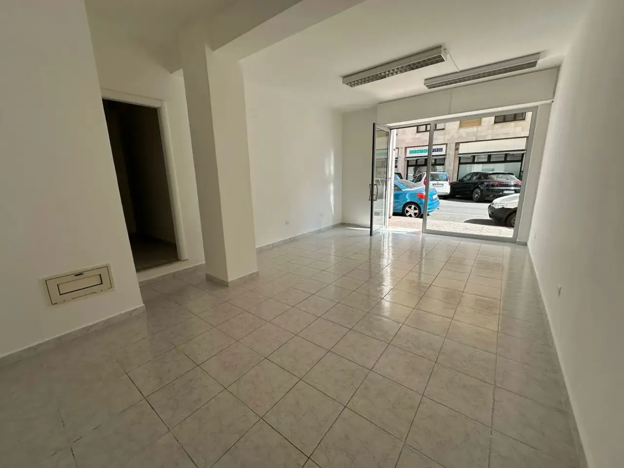 Negozio in Via Pasquale Tola 13, Cagliari, {3} - Foto 2