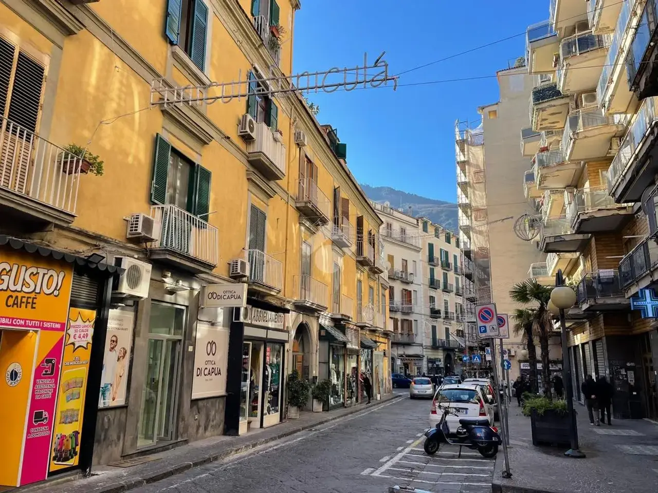 Negozio in Via Catello Fusco 10, Castellammare Di Stabia, {3} - Foto 2