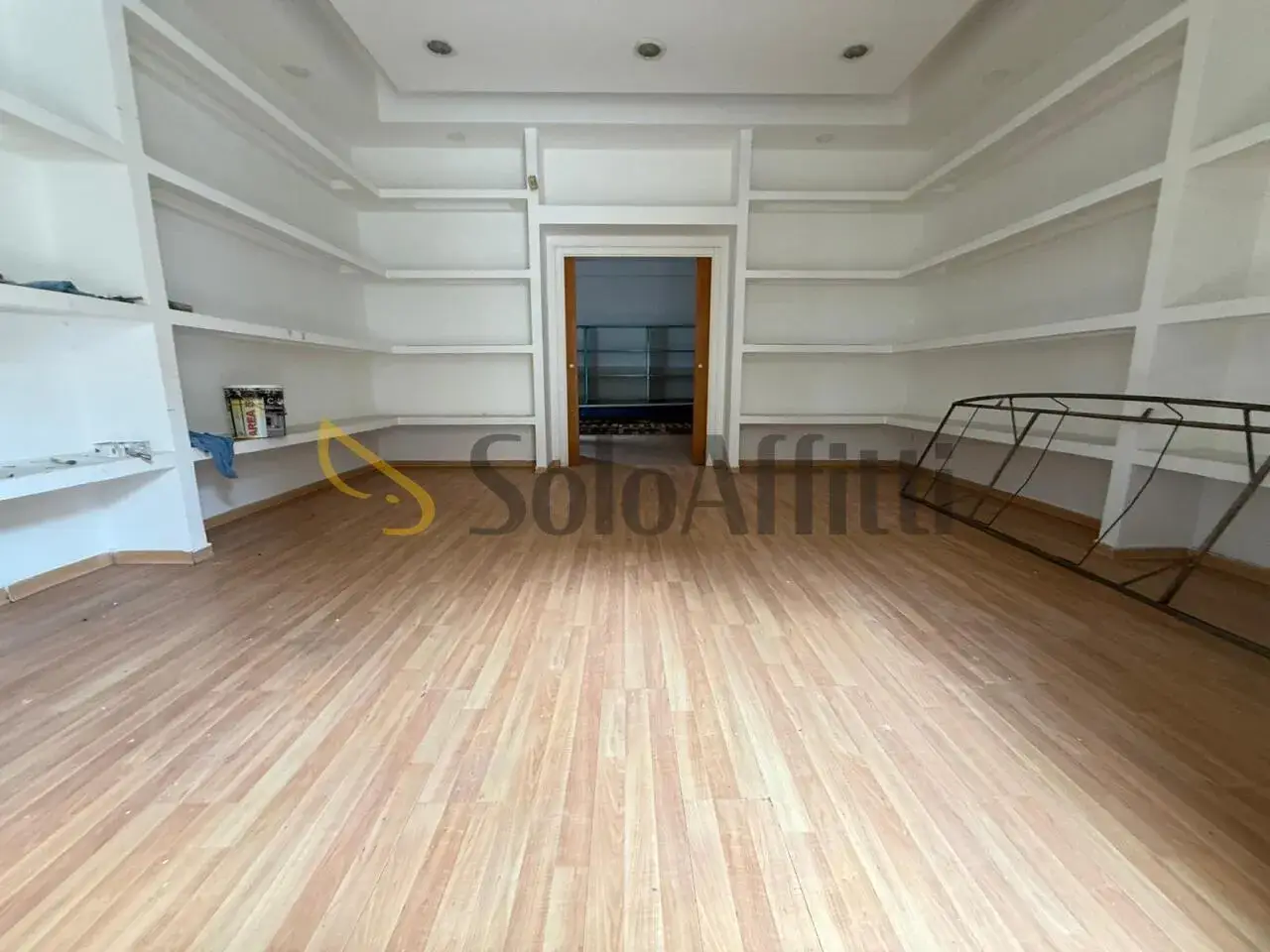 Negozio in Via Giulio Antonio Acquaviva 226, Caserta, {3} - Foto 2