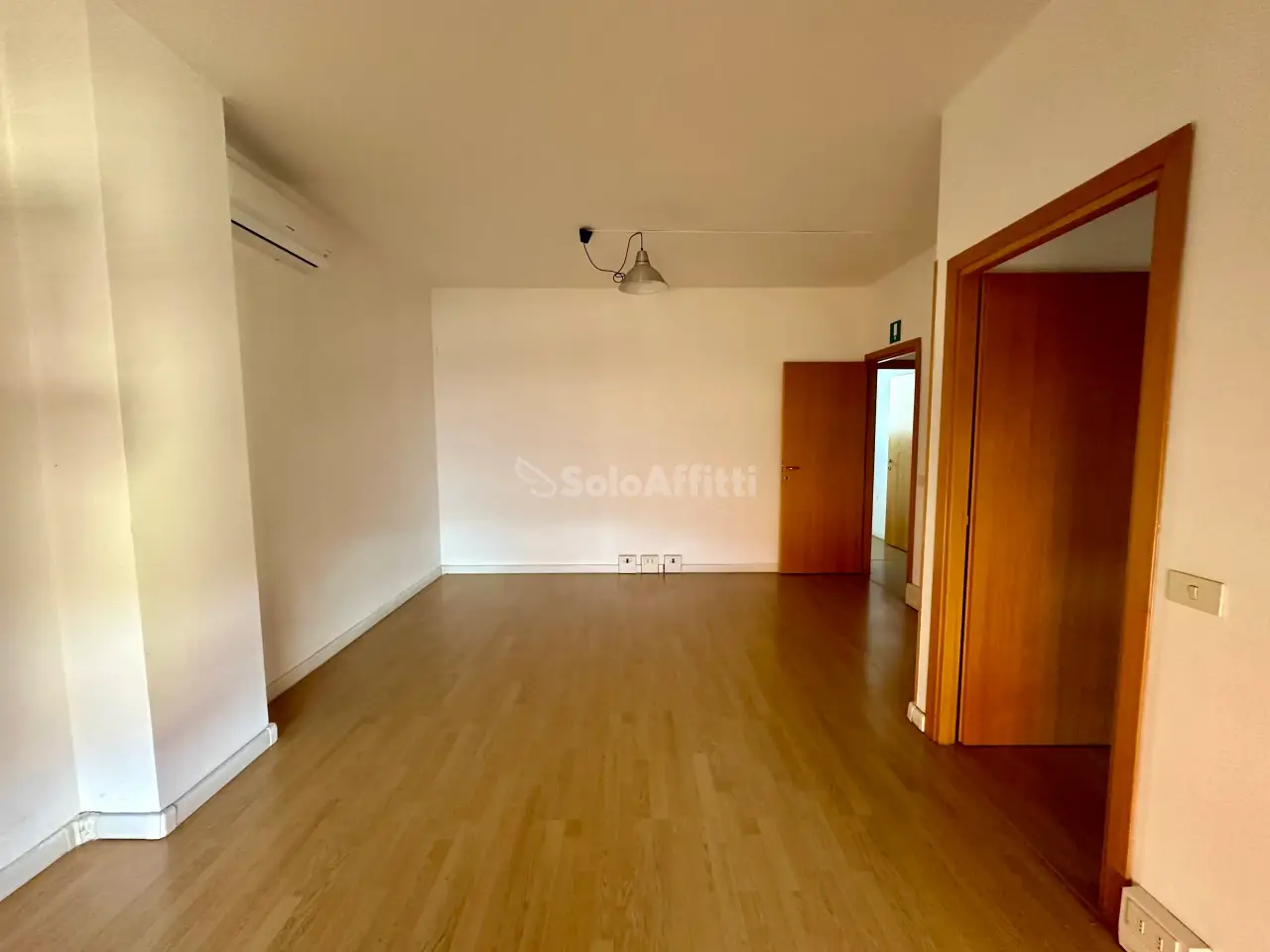 Negozio in Via dell'Alloro, Latina, {3} - Foto 1