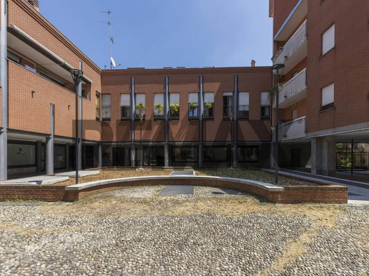 Negozio in Via Sant\'Ambrogio 3, Busto Arsizio, {3} - Foto 1