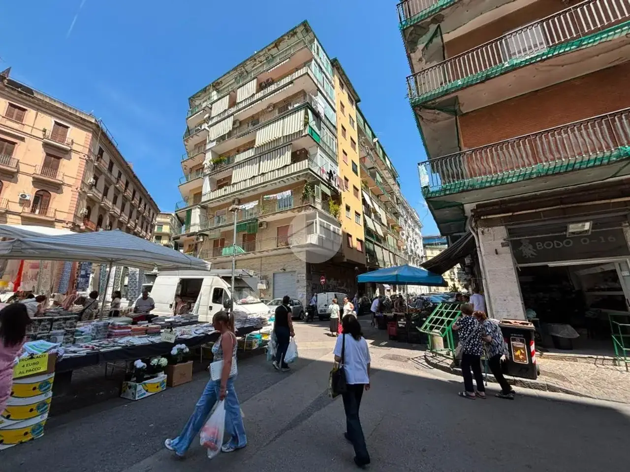 Negozio in Via Marco Aurelio Severino 60, Napoli, {3} - Foto 2