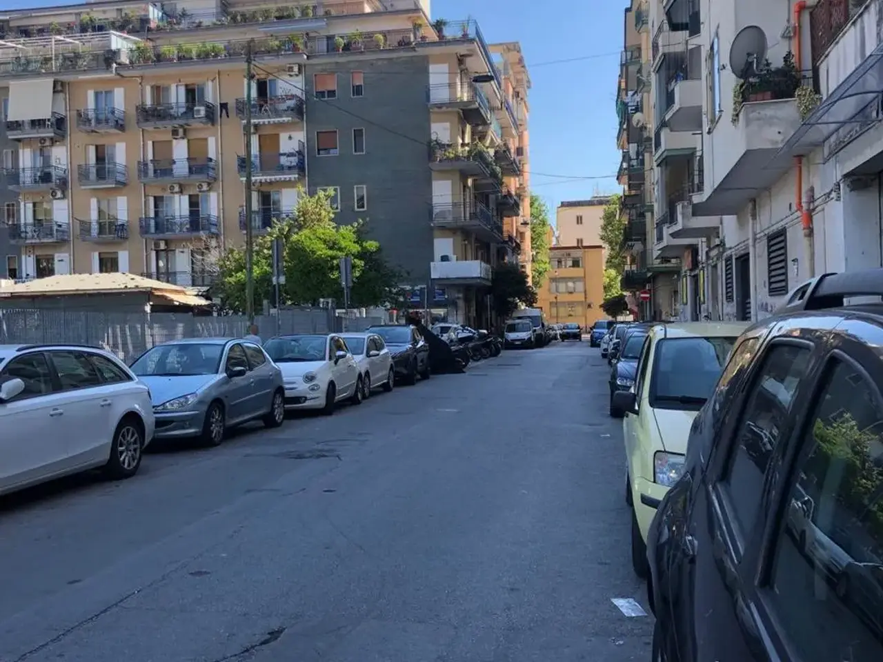 Negozio in Via Filippo Sciaraffia, Salerno, {3} - Foto 2