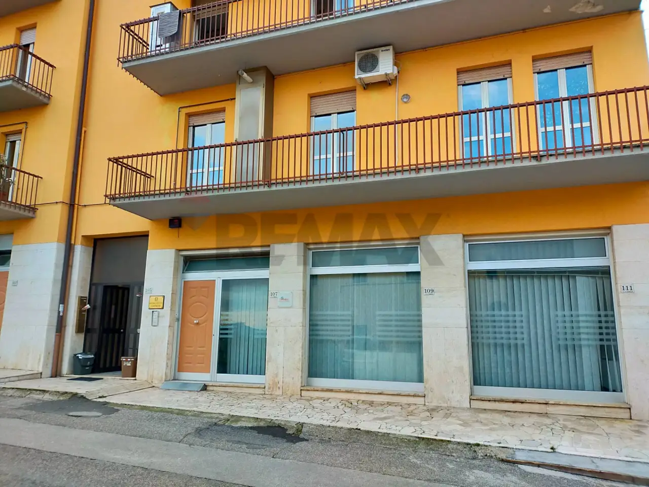 Ufficio in Via Giuseppe Garibaldi 107, Magione, {3} - Foto 1