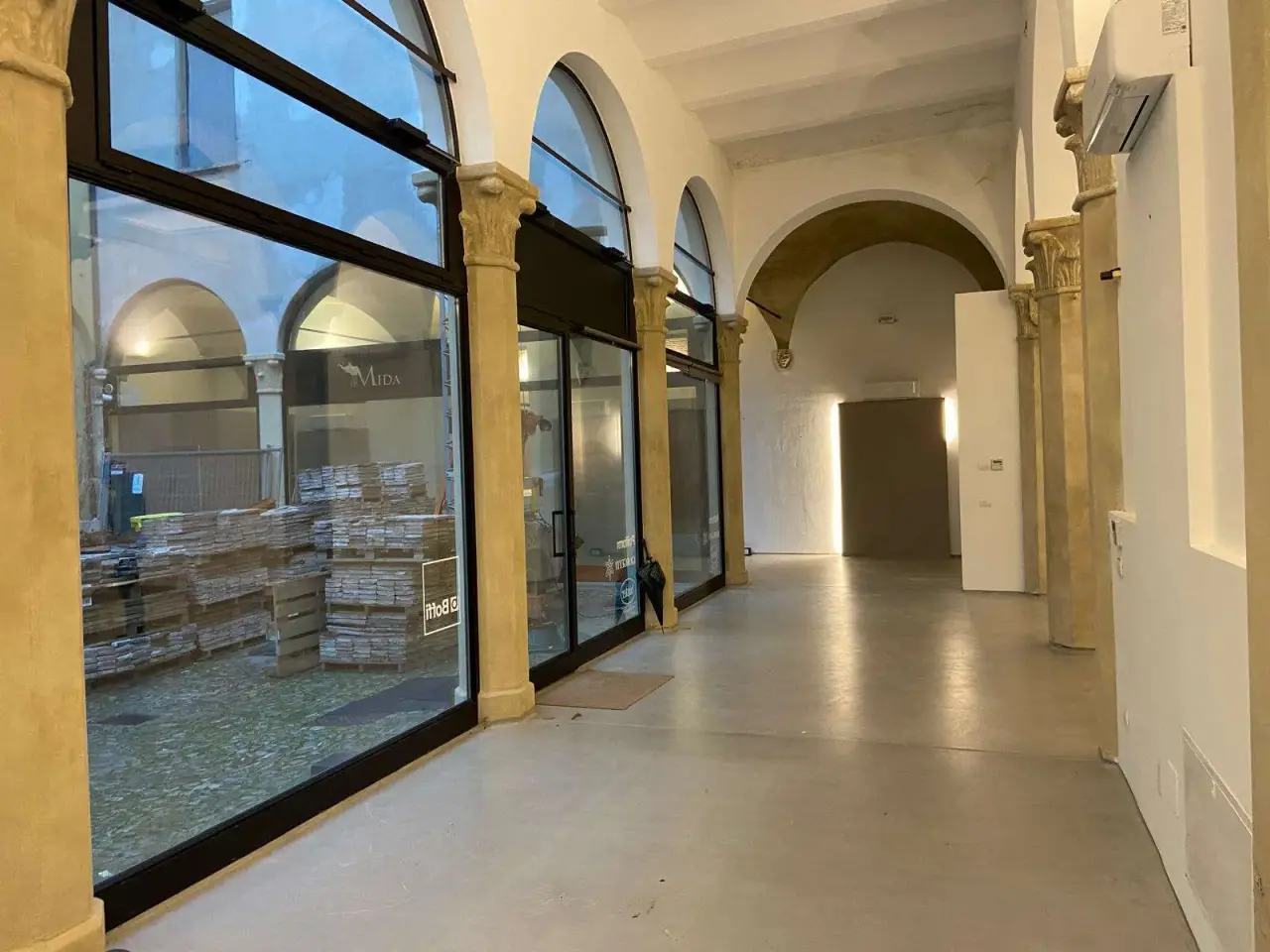 Ufficio in Via Guido da Castello 12, Reggio Emilia, {3} - Foto 2