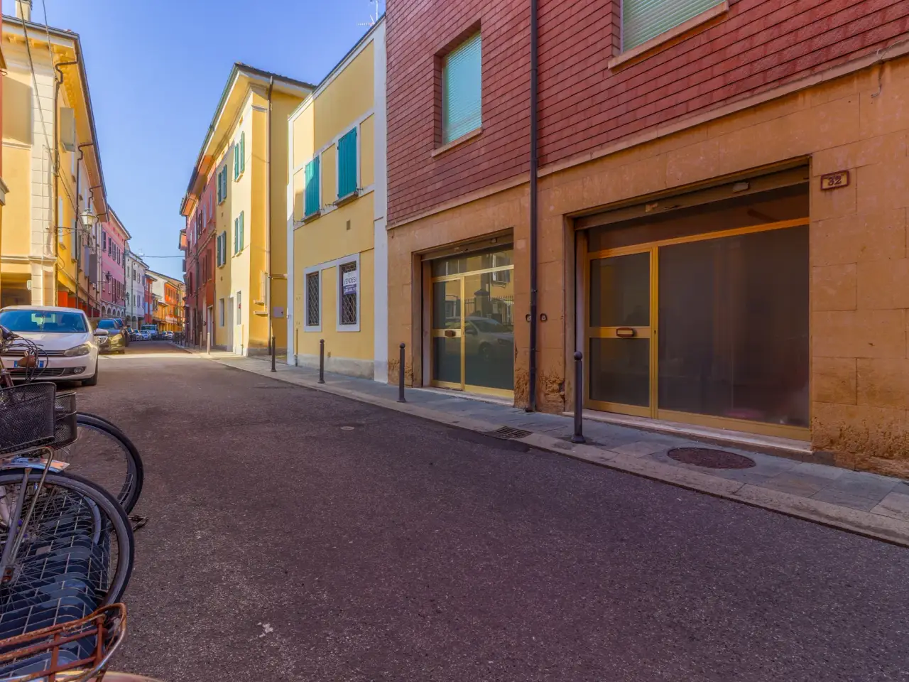 Negozio in Via Luigi Carlo Farini 32, San Giovanni In Persiceto, {3} - Foto 1