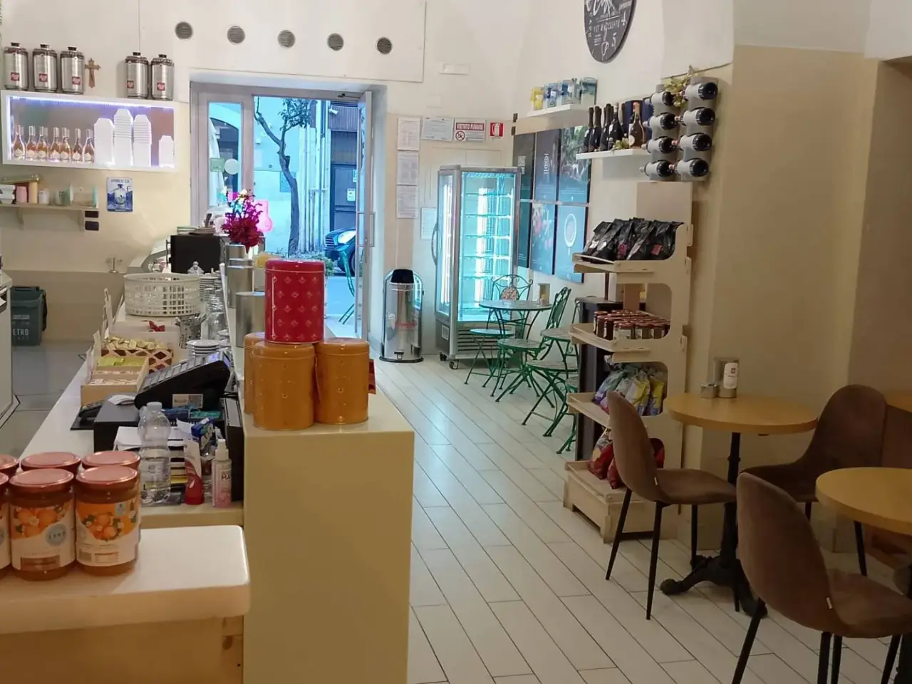Esercizio commerciale in Via Aldo Moro 15, Trani, {3} - Foto 1