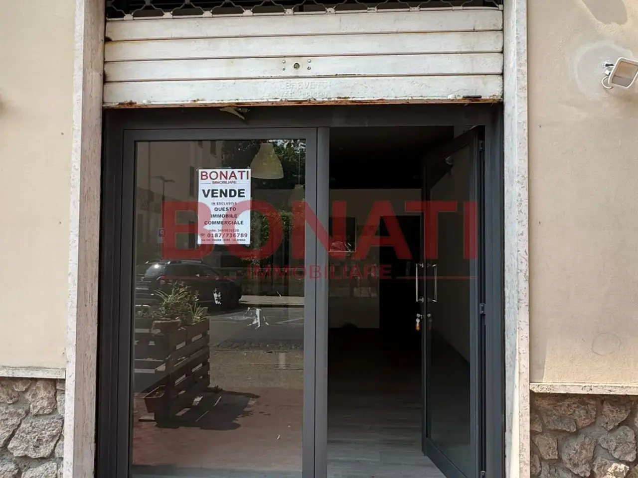 Negozio in Viale della Pace 33, Sarzana, {3} - Foto 2