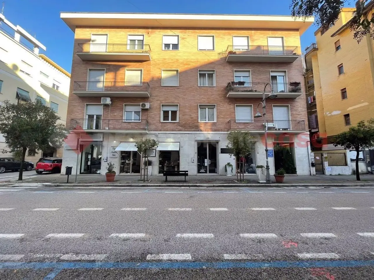 Negozio in Corso della Repubblica 243, Cassino, {3} - Foto 2