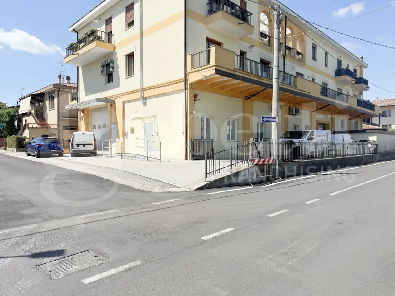 Magazzino in Via Bolzano 4, Albignasego, {3} - Foto 1