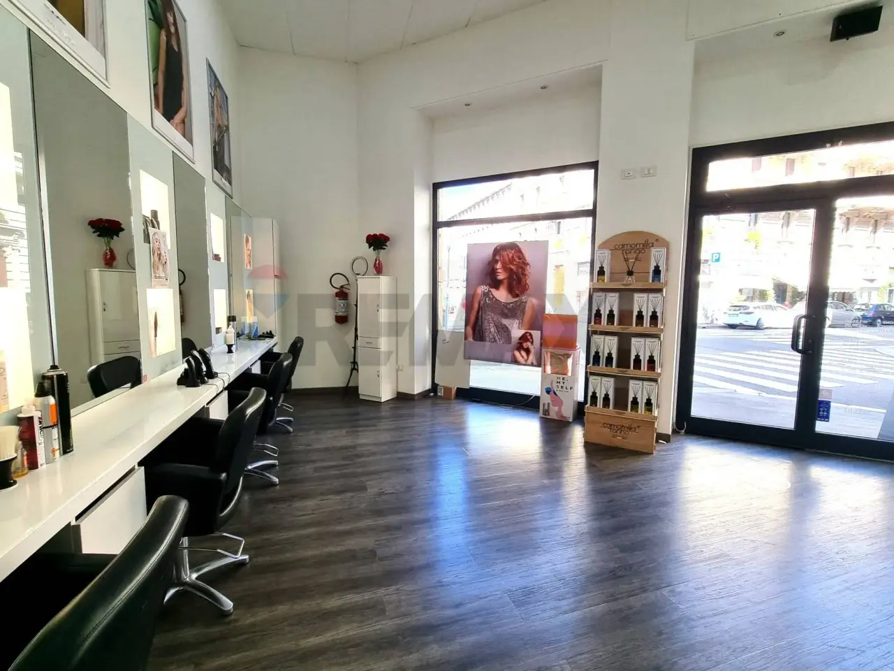Esercizio commerciale in Via San Gregorio 27, Milano, {3} - Foto 2
