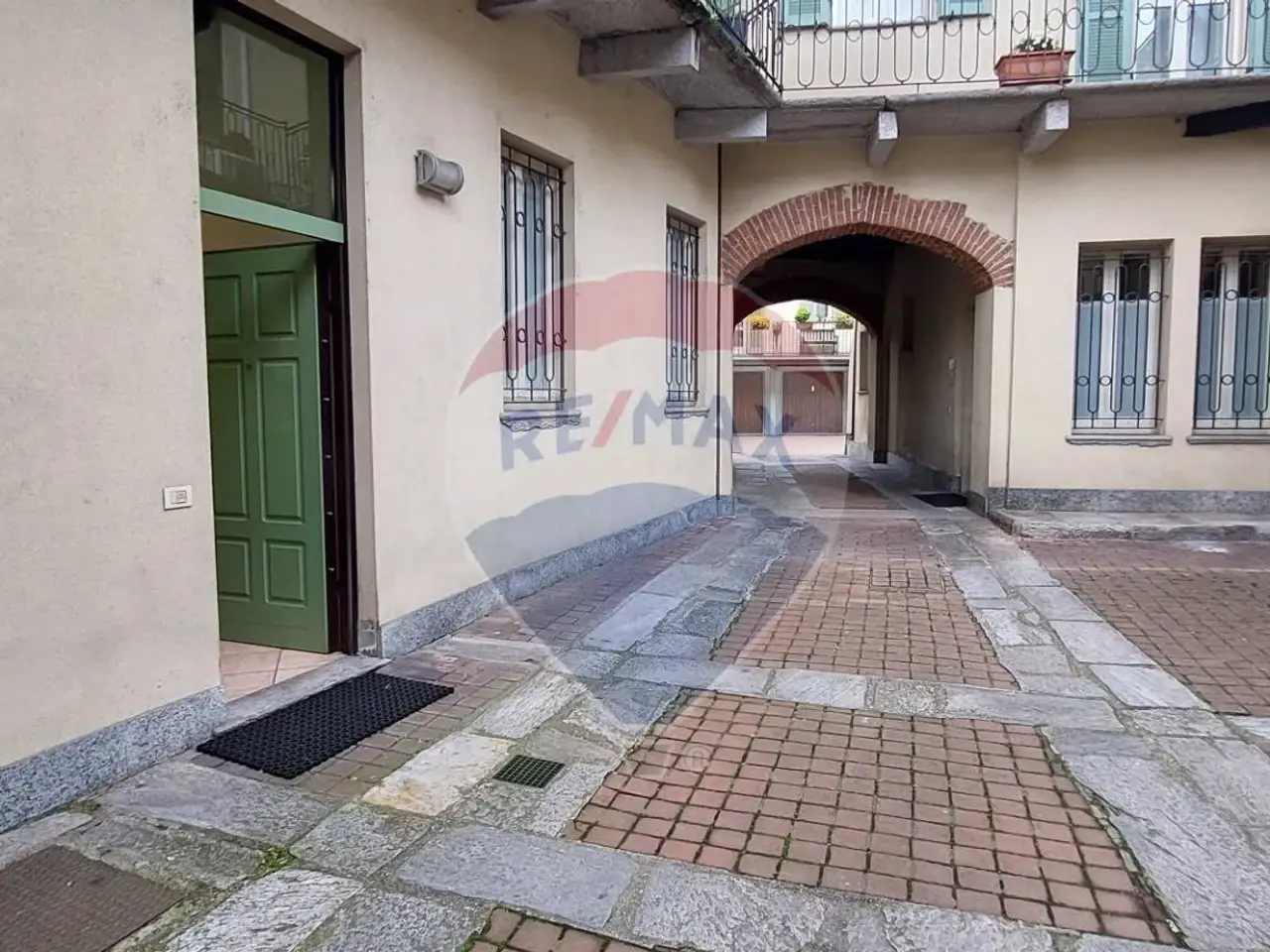Ufficio in Via San Giulio 1, Cassano Magnago, {3} - Foto 1