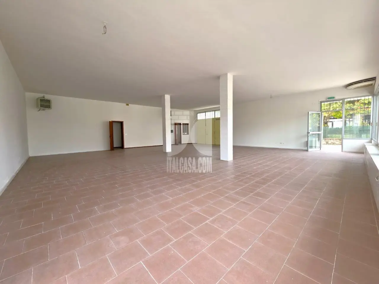 Negozio in Viale Michelangelo, Borgo Virgilio, {3} - Foto 2