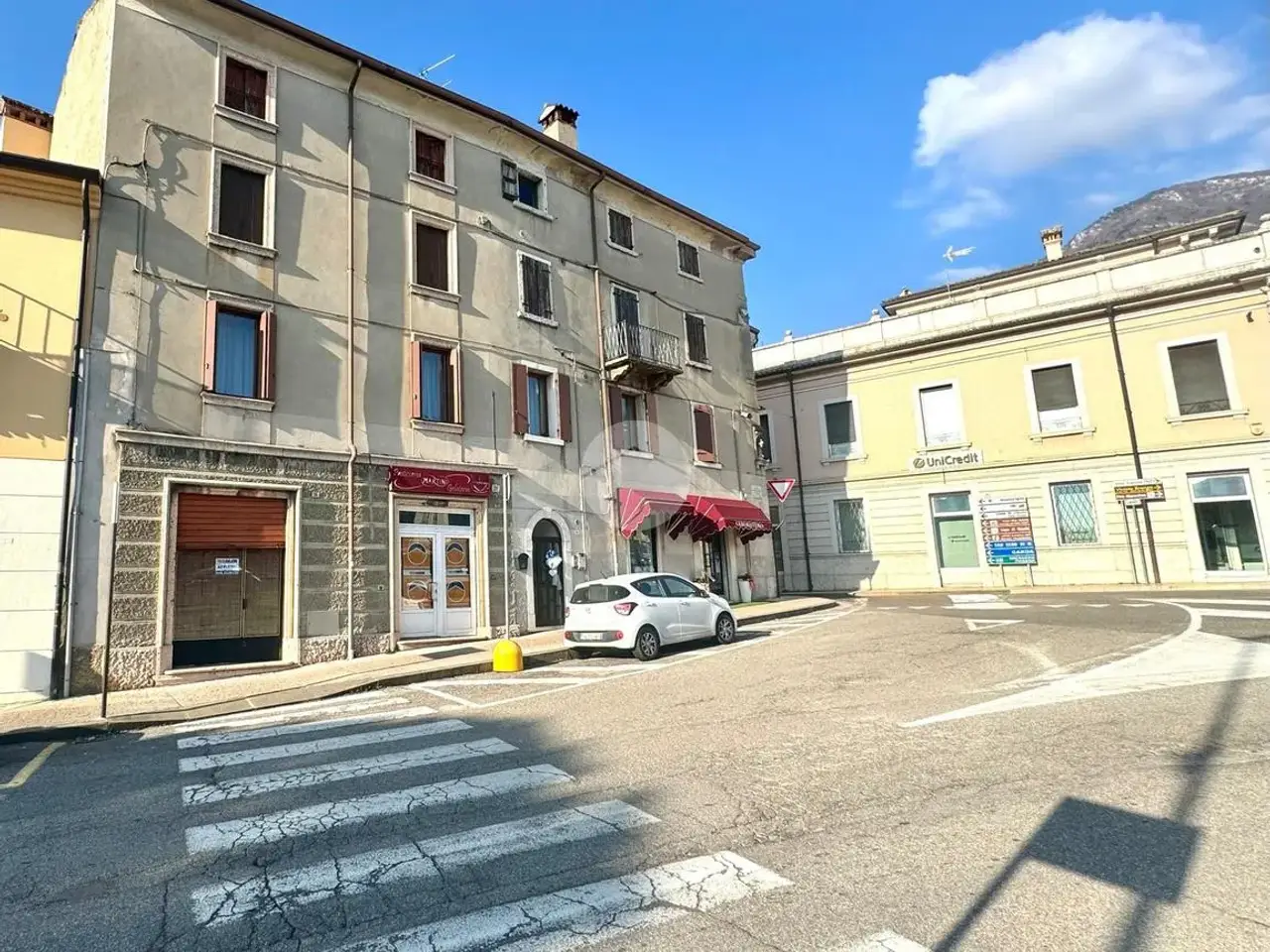 Negozio in Negozio Piazza Stringa 14, Caprino Veronese, {3} - Foto 2