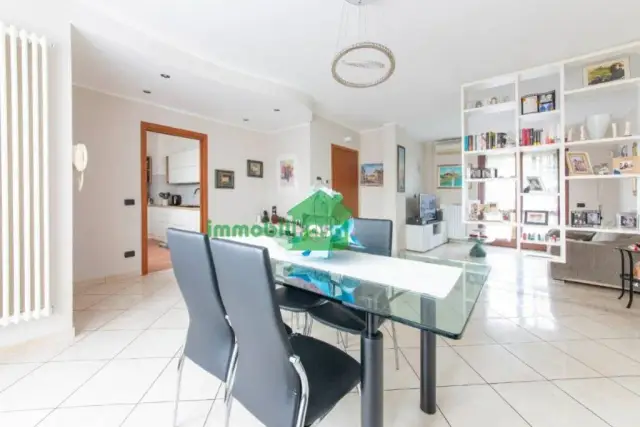 3-room flat in Via Adige 5, Lainate - Photo 1