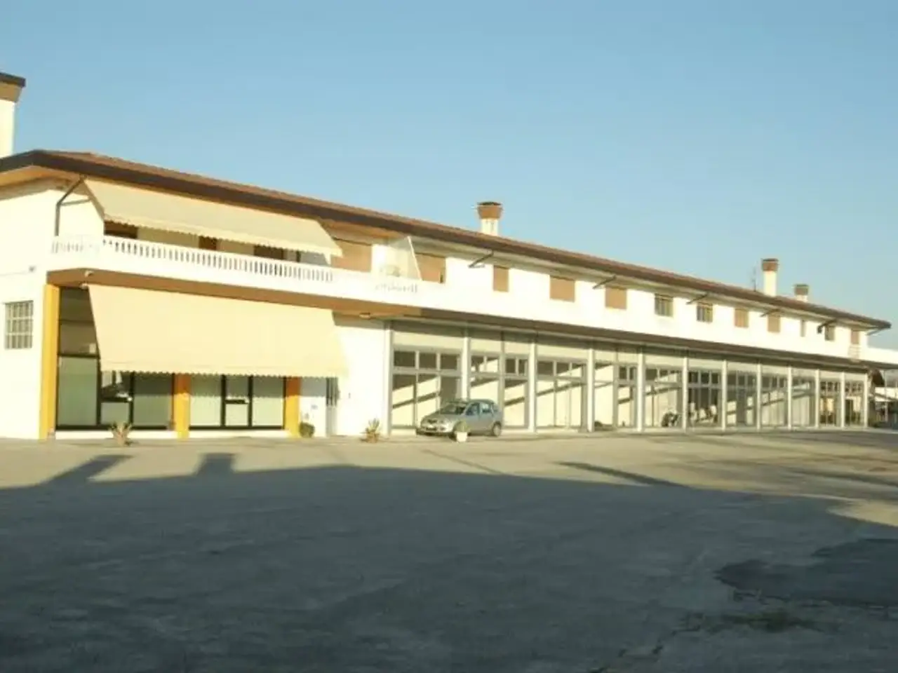 Negozio in Maria Bazzana 6, San Michele Al Tagliamento, {3} - Foto 2